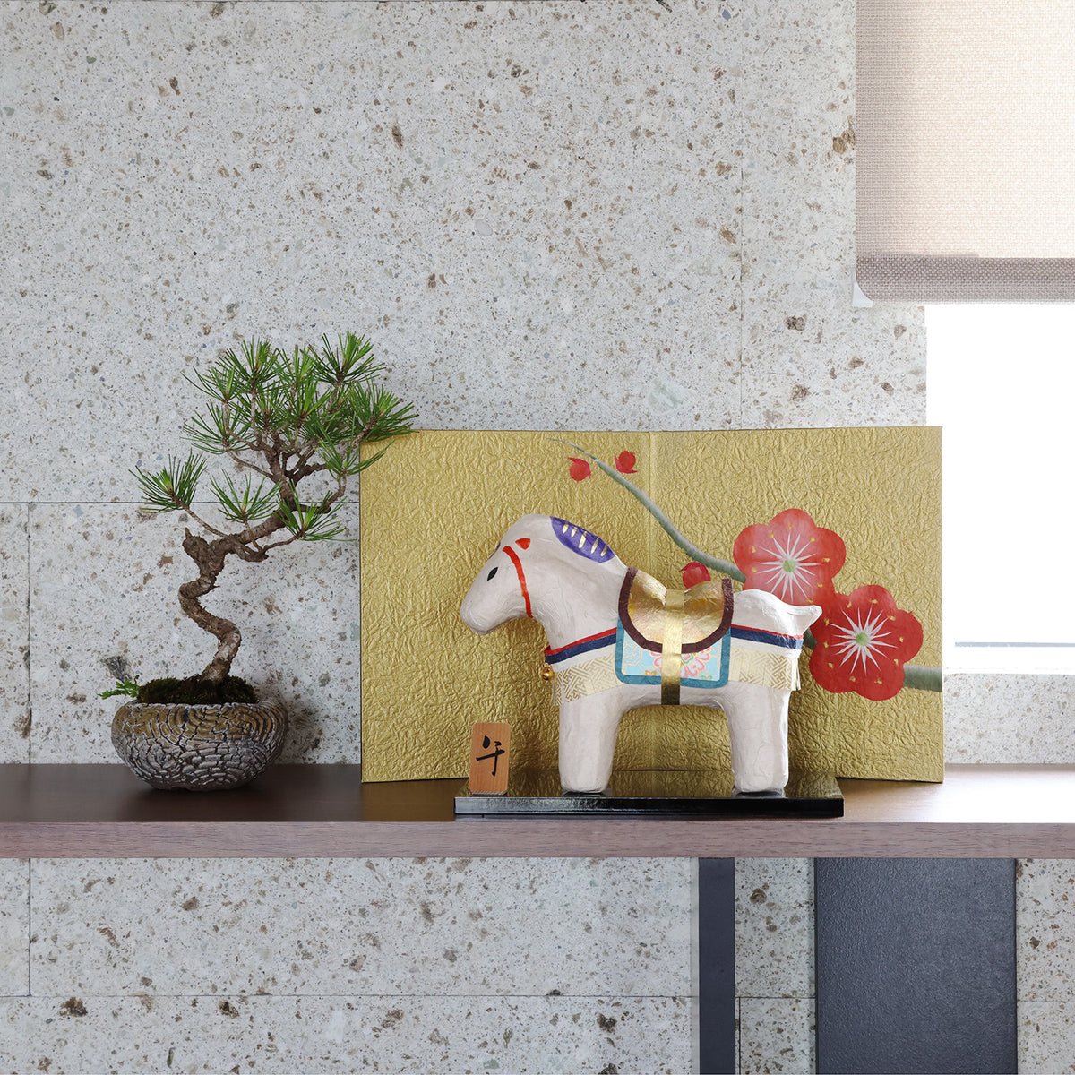 紅色塗り高級台屏風 屏風・黒塗り台・座布団・マット – めでたやオンラインショップ