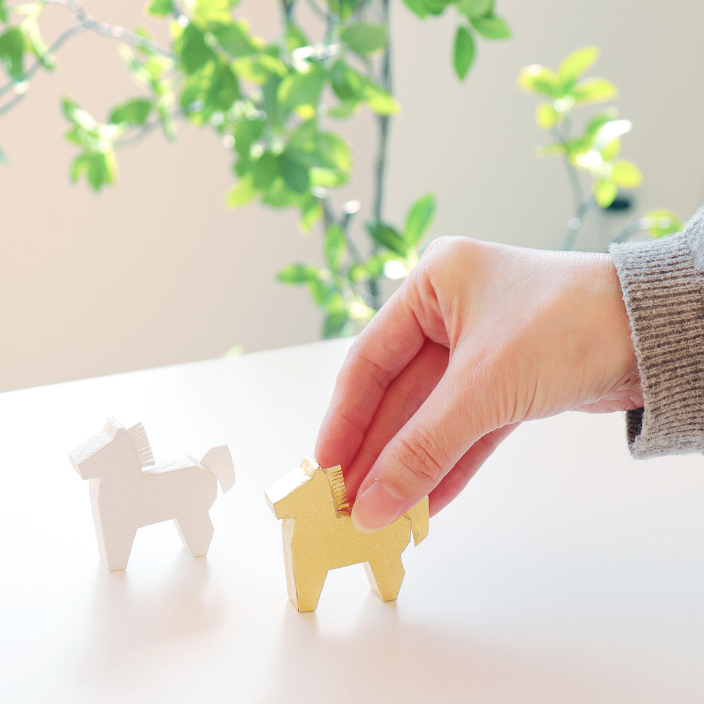 置きかざり　うま　2色セット｜medetaya modern シンプルなお正月飾り｜午・馬｜クリスマスオーナメントにも